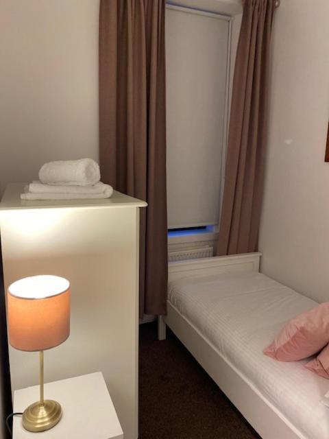 Glenfinnan - Two Bedroom Apartment 邓弗姆林 外观 照片